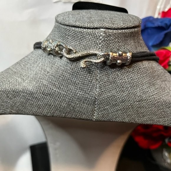 Gray Fashion Necklace Set with Matching Earrings. - Picture 3 of 4